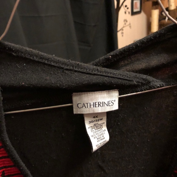 CATHERINES BLACK AND RED BLINGY TOP - Picture 4 of 4